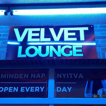 Velvet Motel Hegyeshalom Eksteriør billede