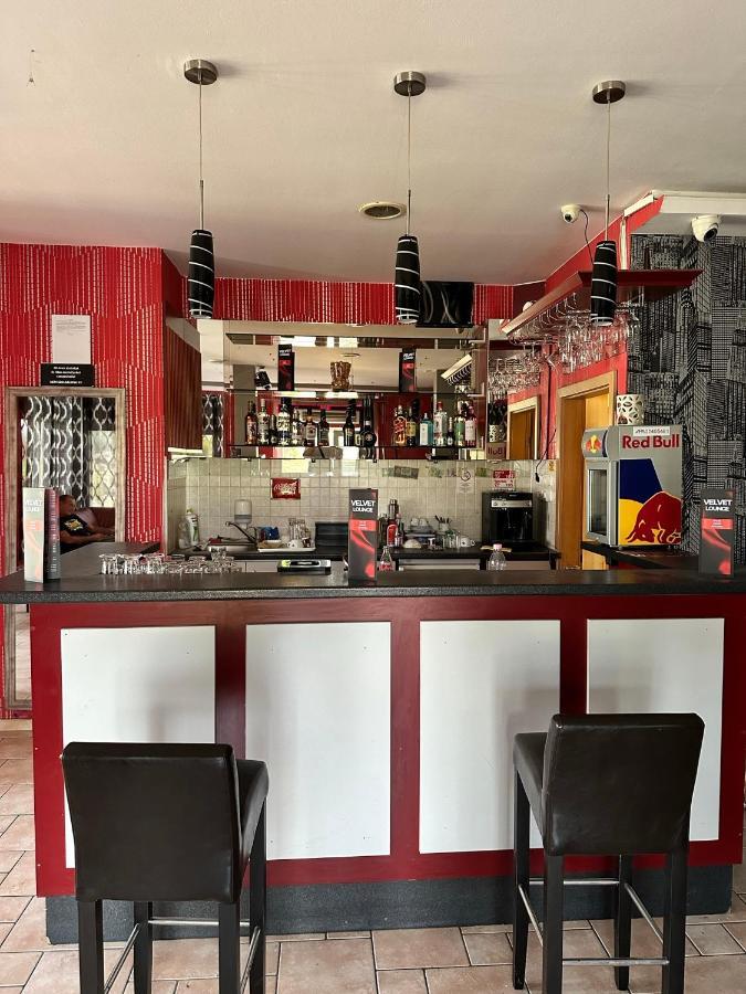 Velvet Motel Hegyeshalom Eksteriør billede