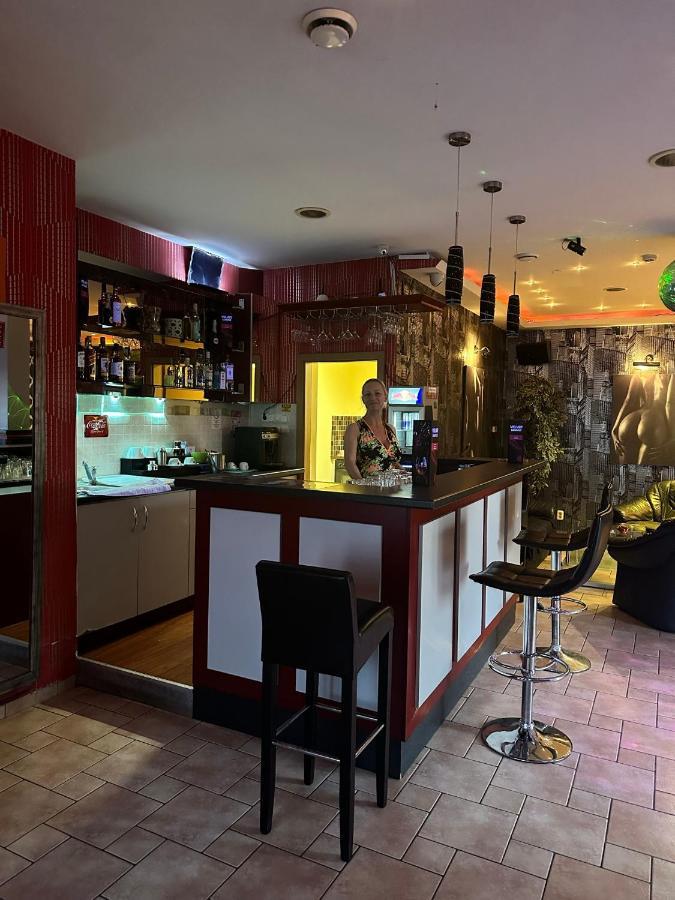 Velvet Motel Hegyeshalom Eksteriør billede