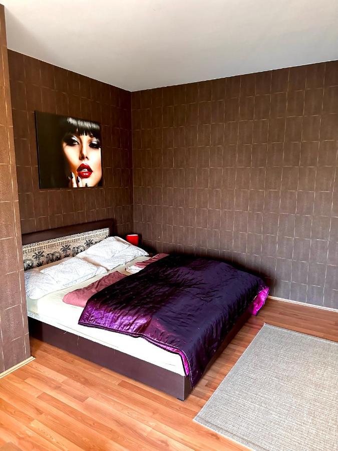 Velvet Motel Hegyeshalom Eksteriør billede