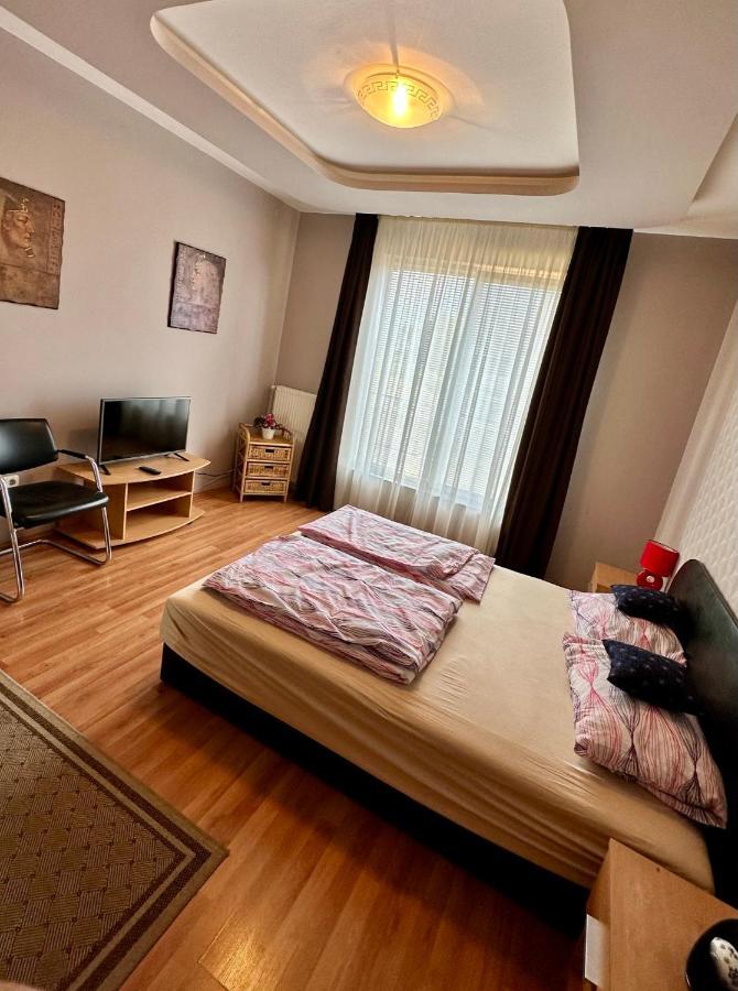 Velvet Motel Hegyeshalom Eksteriør billede