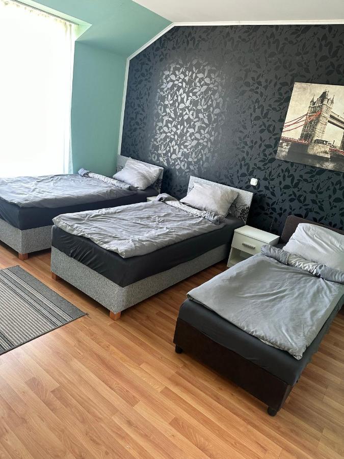 Velvet Motel Hegyeshalom Eksteriør billede