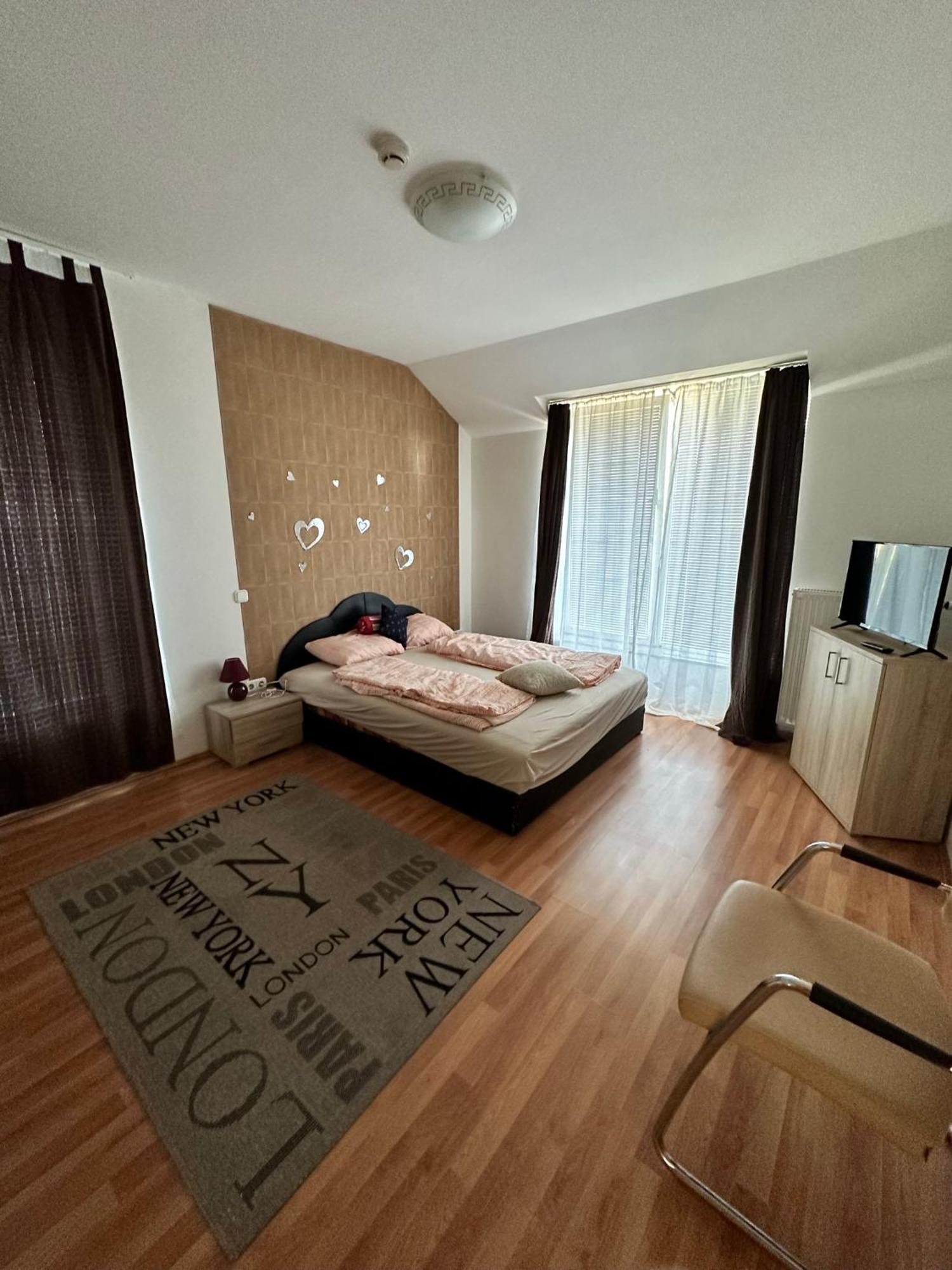 Velvet Motel Hegyeshalom Eksteriør billede