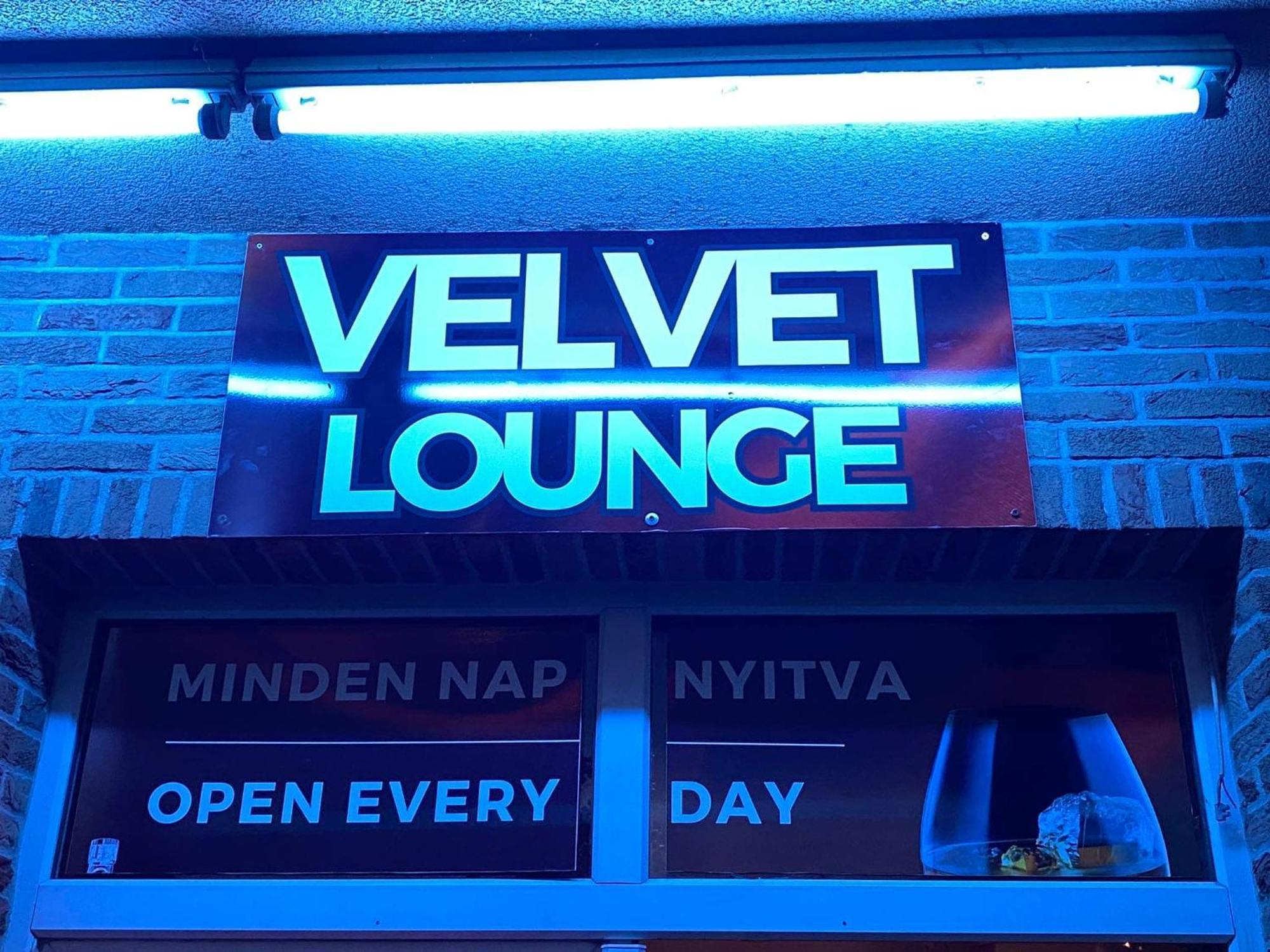 Velvet Motel Hegyeshalom Eksteriør billede